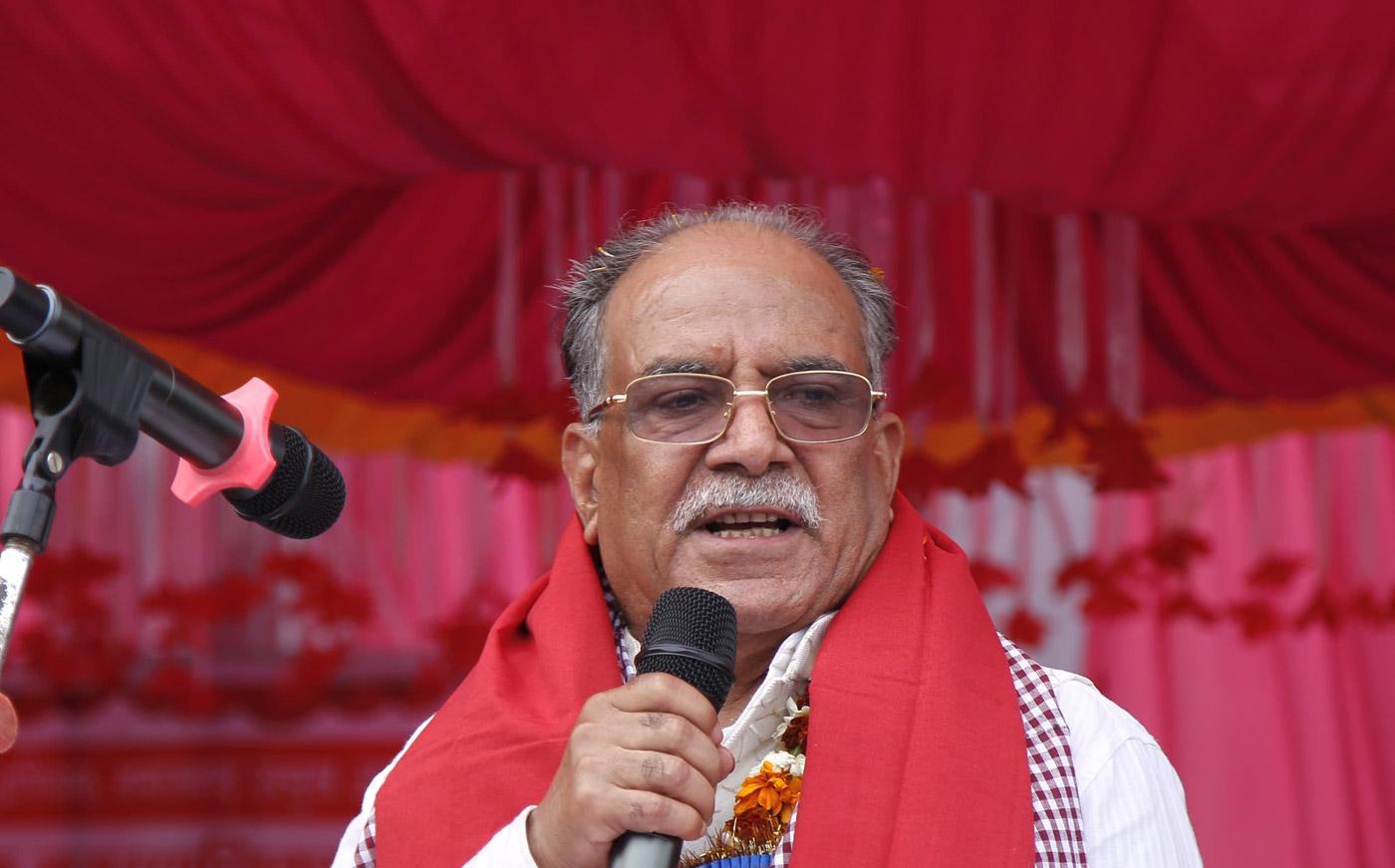 वामपन्थी एकतामा अध्यक्ष पुष्पकमल दाहालको जोड